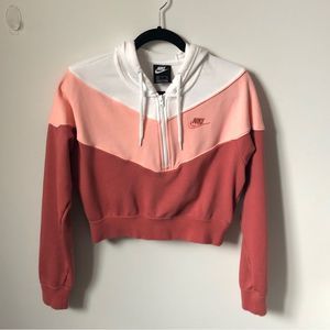 ⭐️HOST PICK ⭐️Nike cropped quarter zip hooded sweater